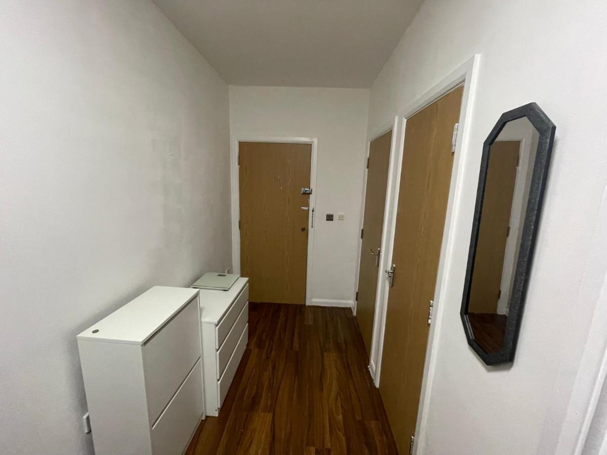 Seven Suites - Beautiful 2-Bed Apartment With Parking In Watford Central Exterior photo
