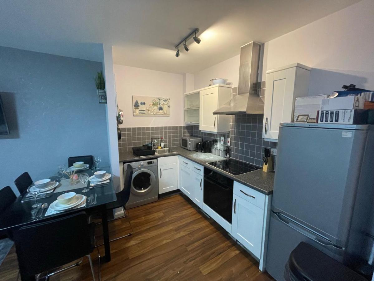 Seven Suites - Beautiful 2-Bed Apartment With Parking In Watford Central Exterior photo