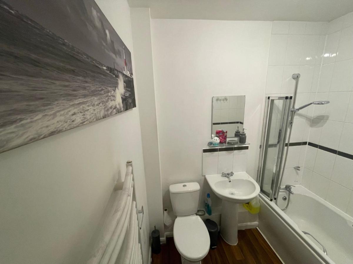 Seven Suites - Beautiful 2-Bed Apartment With Parking In Watford Central Exterior photo