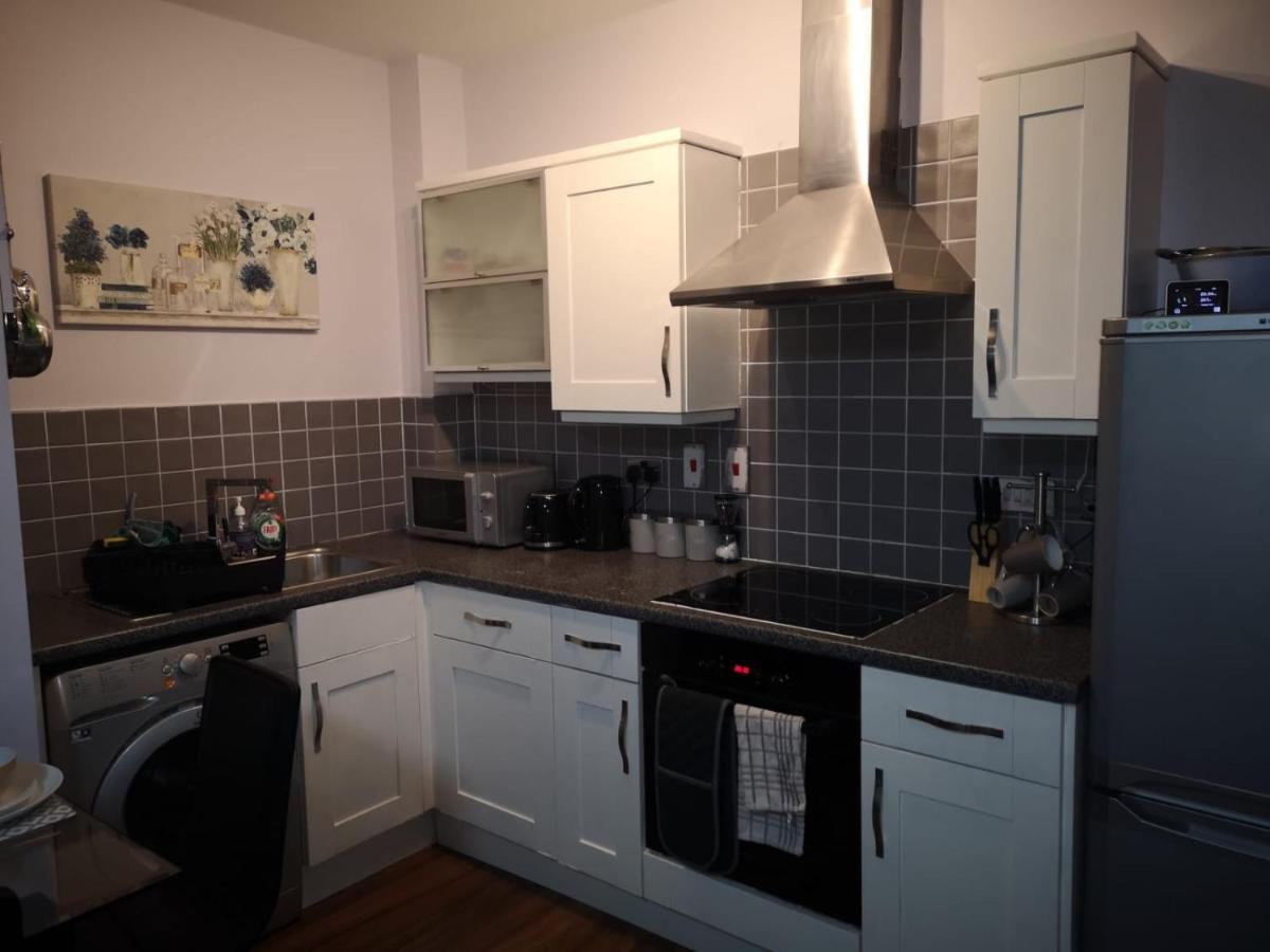 Seven Suites - Beautiful 2-Bed Apartment With Parking In Watford Central Exterior photo