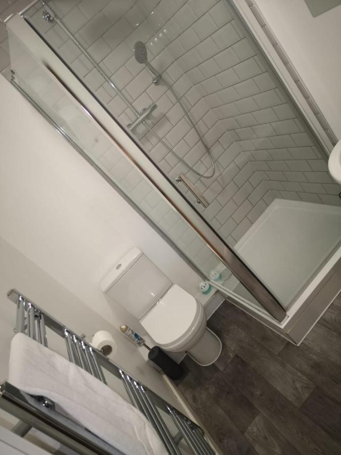 Seven Suites - Beautiful 2-Bed Apartment With Parking In Watford Central Exterior photo