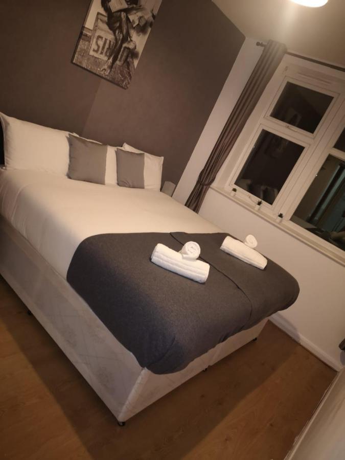 Seven Suites - Beautiful 2-Bed Apartment With Parking In Watford Central Exterior photo