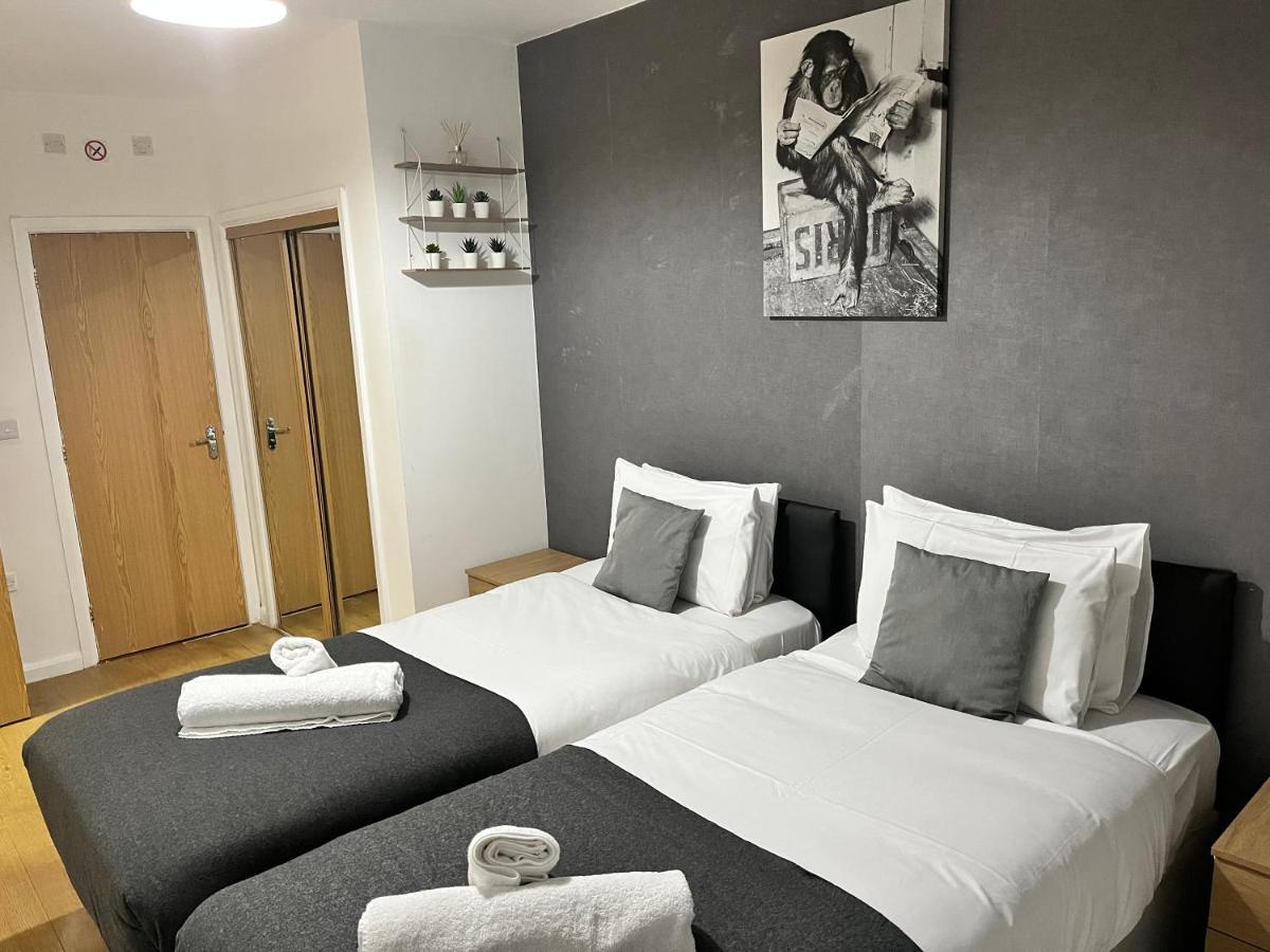 Seven Suites - Beautiful 2-Bed Apartment With Parking In Watford Central Exterior photo