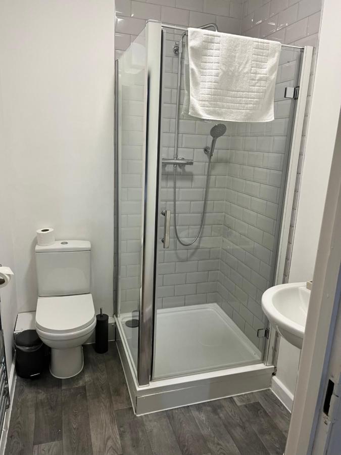 Seven Suites - Beautiful 2-Bed Apartment With Parking In Watford Central Exterior photo